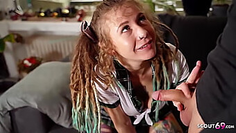 Julia Juice, Una Alemana Con Rastas, Seduce A Su Profesor Para Un Encuentro Sexual En Su Casa