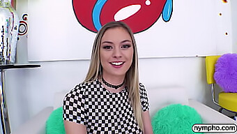 Intenzívny sexuálny apetít Amber Moore je v plnej paráde.