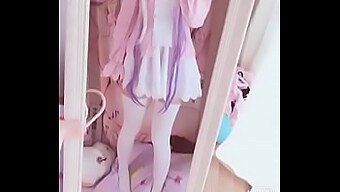 Kanna'S Solo Vingersessie In Cosplay Kleding