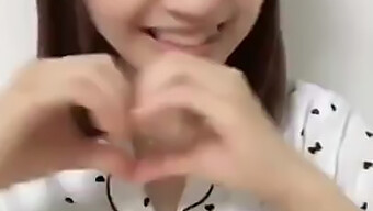 La Compilation De Mouvements Séduisants D'Ema Ita Sur Tiktok