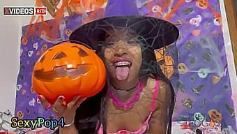 Aventura De Halloween A Monnei Rabuda: Creampie Interracial Bareback Și Ejaculare Feminină