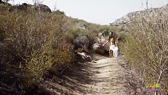 O Casal Mais Desejado Da Arábia Se Entrega À Paixão Ao Ar Livre.