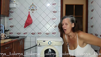 Las Grandes Tetas Naturales Y El Ano De Lukerya En Primer Plano En Un Video Hd