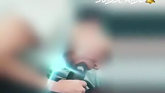 Blowjob Dan Aksi Permainan Video Dalam Satu Adegan Panas