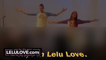 첫 라이브 무대 공연 뒤에서 커플의 친밀한 순간들 - Lelu Love