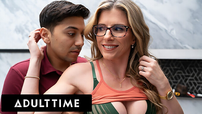 Cory Chase, une beauté mature solitaire, apprécie la virilité de son beau-fils.