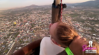 Intenzívne Milovanie Počas Východu Slnka V Horúcom Balóne Nad Pyramídami V Mexiku S Blond Priateľkou, Ktorá Dychtivo Prehltne Každú Kvapku